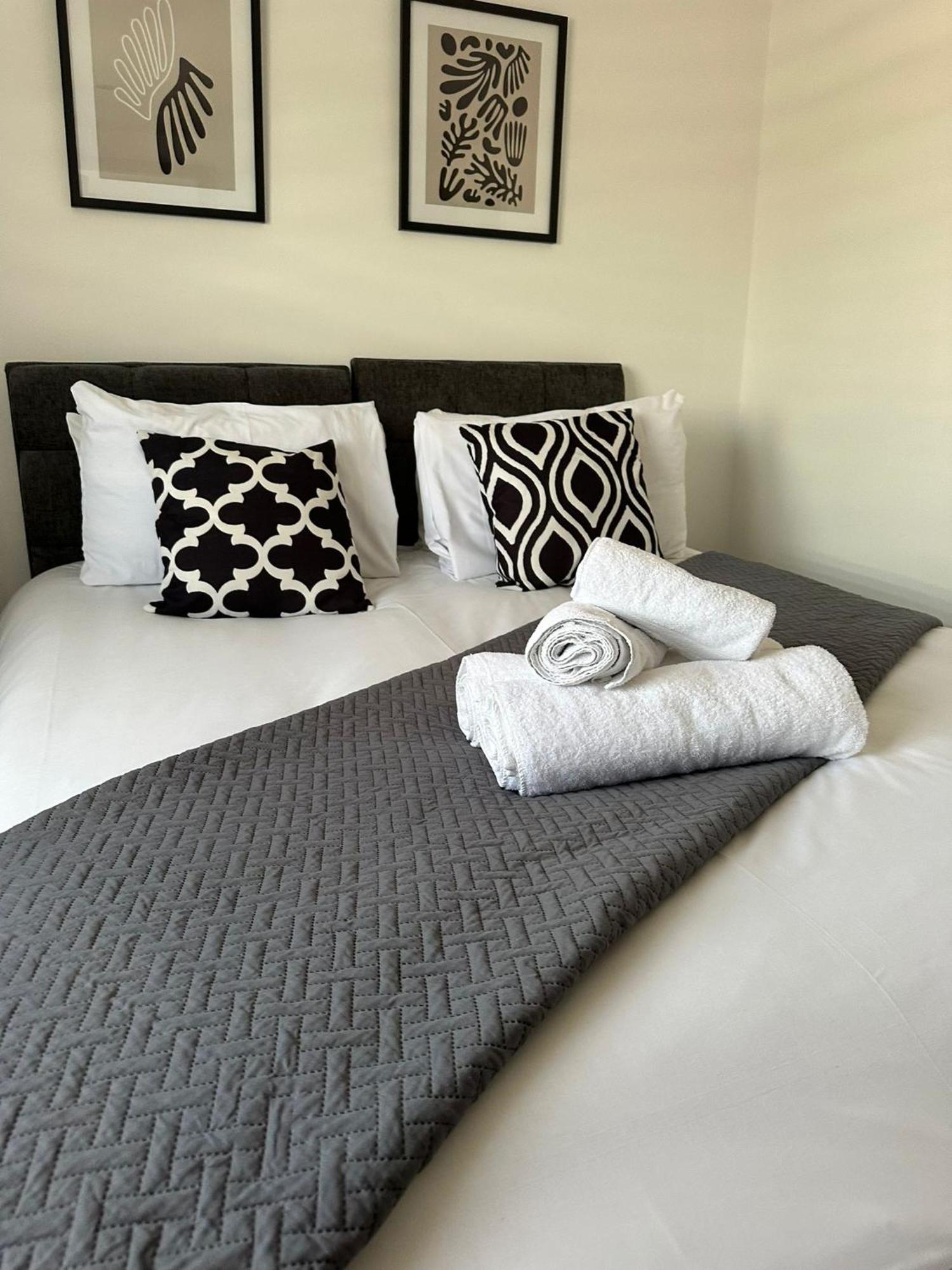 Quaint 3br L Market St L Sleeps 8 *